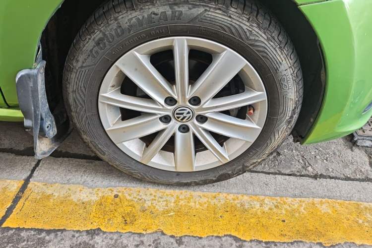 Used Volkswagen Polo 2014 1.6L Automatic Comfort Edition Right Front Wheel Hub