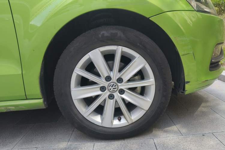 Used Volkswagen Polo 2014 1.6L Automatic 30th Anniversary Edition Right Front Wheel Hub
