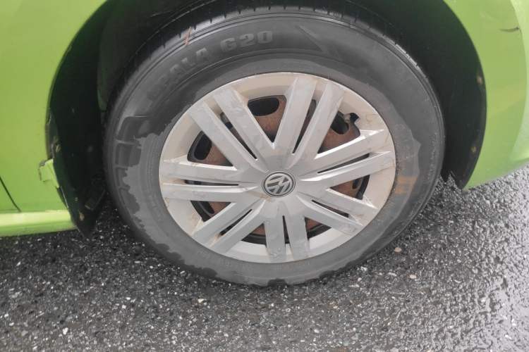 Used Volkswagen Polo 2014 1.4L Manual Fashion Edition Right Front Wheel Hub