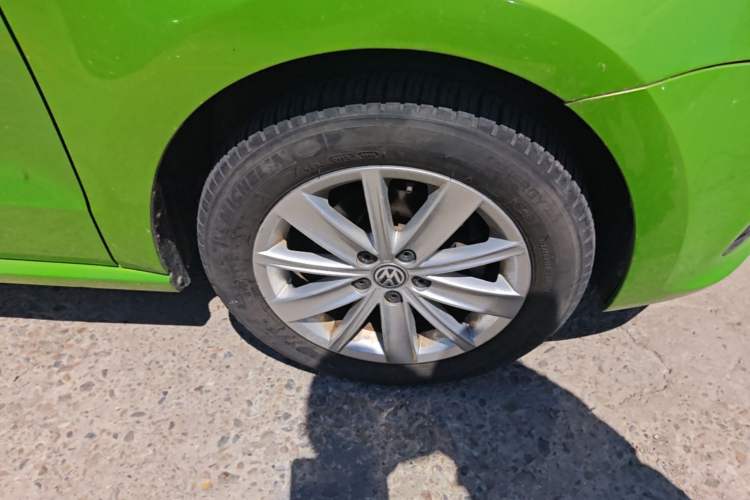 Used Volkswagen Polo 2014 1.6L Automatic Comfort Edition Right Front Wheel Hub