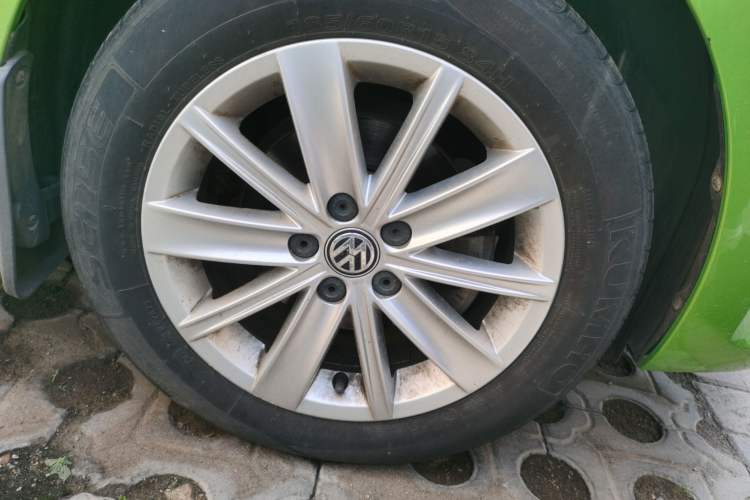 Used Volkswagen Polo 2014 1.4L Automatic Comfort Edition Right Front Wheel Hub