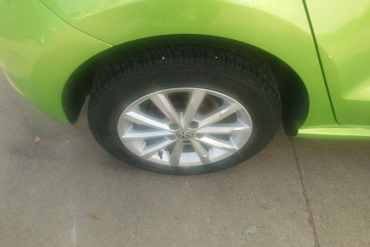 Used Volkswagen Polo 2014 1.6L Automatic Luxury Edition Right Rear Wheel Hub