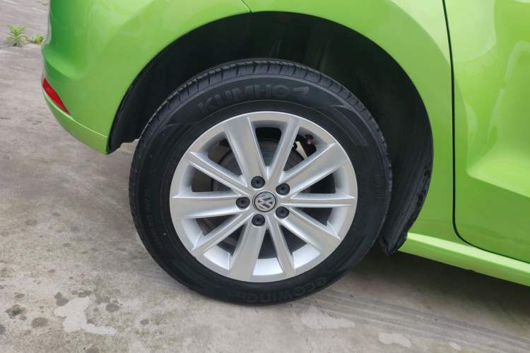 Used Volkswagen Polo 2014 1.6L Automatic Comfort Edition Right Rear Wheel Hub