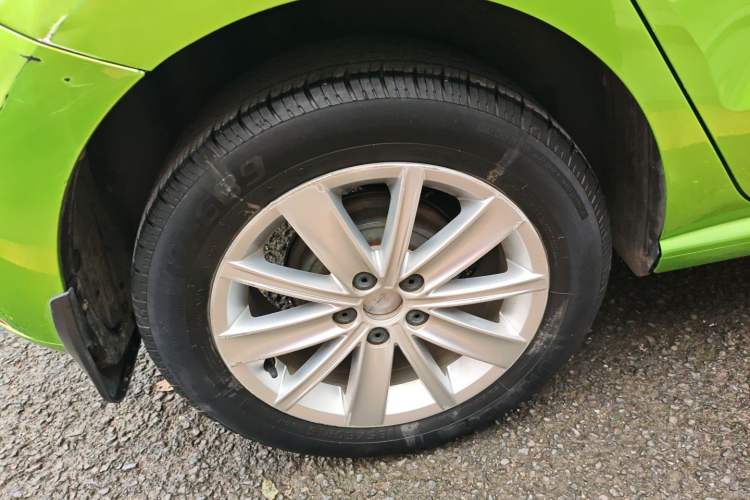 Used Volkswagen Polo 2014 1.6L Automatic Comfort Edition Right Rear Wheel Hub