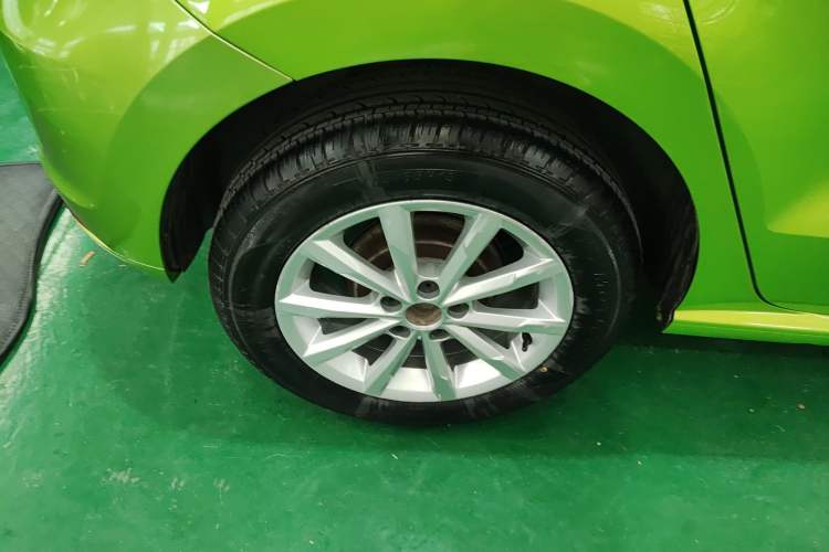Used Volkswagen Polo 2014 1.6L Automatic Luxury Edition Right Rear Wheel Hub