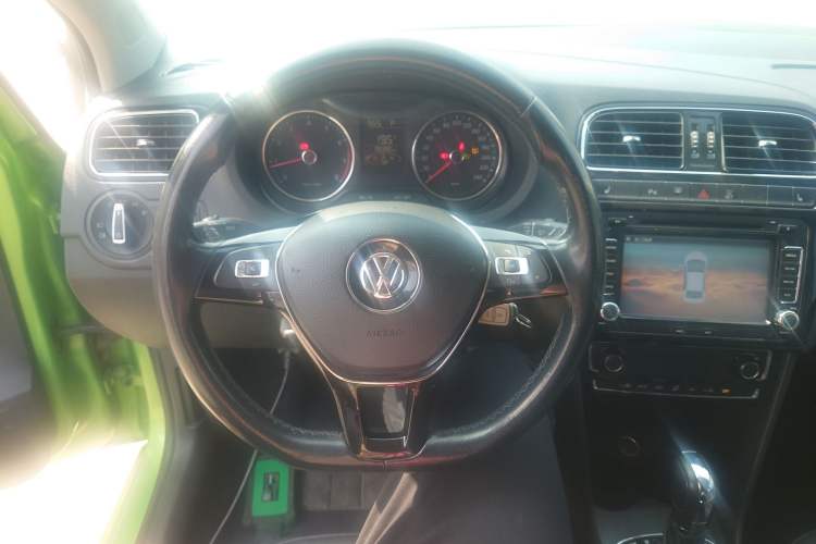 Used Volkswagen Polo 2014 1.6L Automatic Luxury Edition Steering Wheel