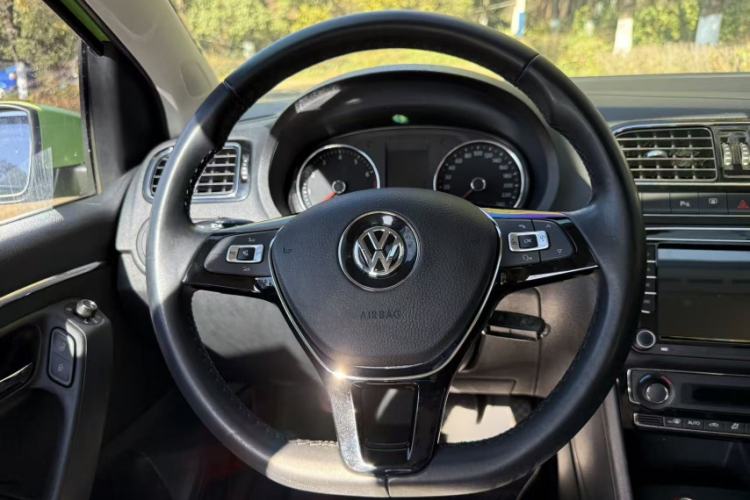 Used Volkswagen Polo 2014 1.6L Automatic Luxury Edition Steering Wheel