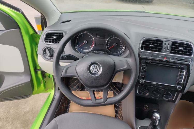 Used Volkswagen Polo 2014 1.6L Automatic Comfort Edition Steering Wheel
