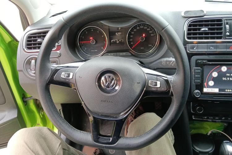 Used Volkswagen Polo 2014 1.6L Automatic Luxury Edition Steering Wheel