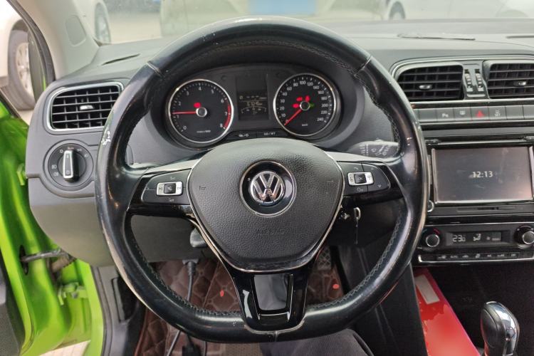 Used Volkswagen Polo 2014 1.6L Automatic Luxury Edition Steering Wheel