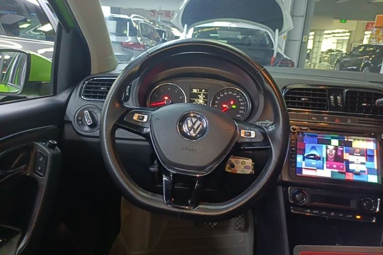 Used Volkswagen Polo 2014 1.6L Automatic Luxury Edition Steering Wheel