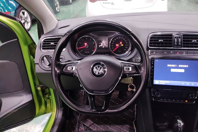 Used Volkswagen Polo 2014 1.6L Automatic Luxury Edition Steering Wheel