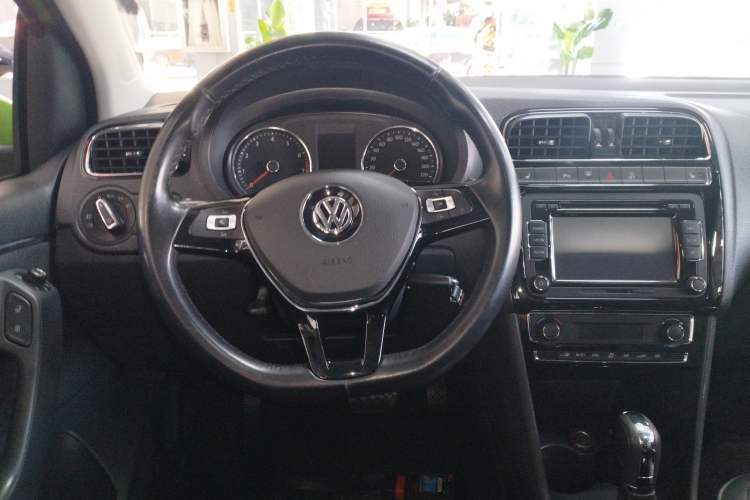 Used Volkswagen Polo 2014 1.6L Automatic Luxury Edition Steering Wheel