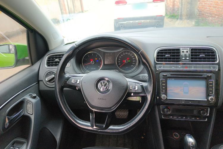 Used Volkswagen Polo 2014 1.6L Automatic Luxury Edition Steering Wheel