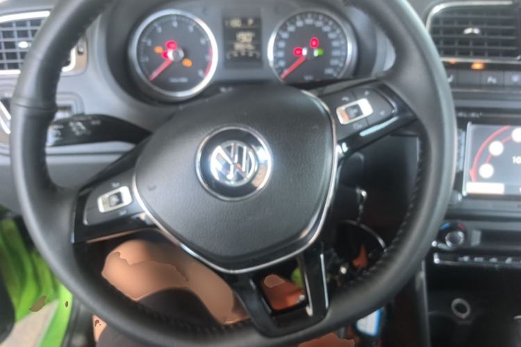 Used Volkswagen Polo 2014 1.6L Automatic Luxury Edition Steering Wheel