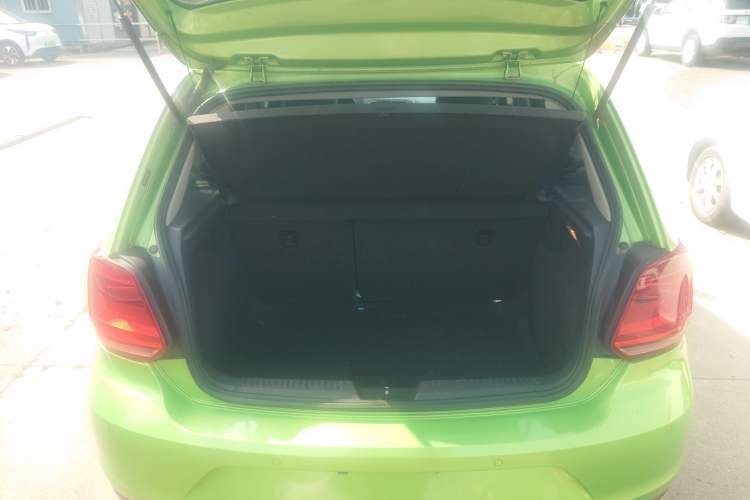 Used Volkswagen Polo 2014 1.6L Automatic Luxury Edition Trunk