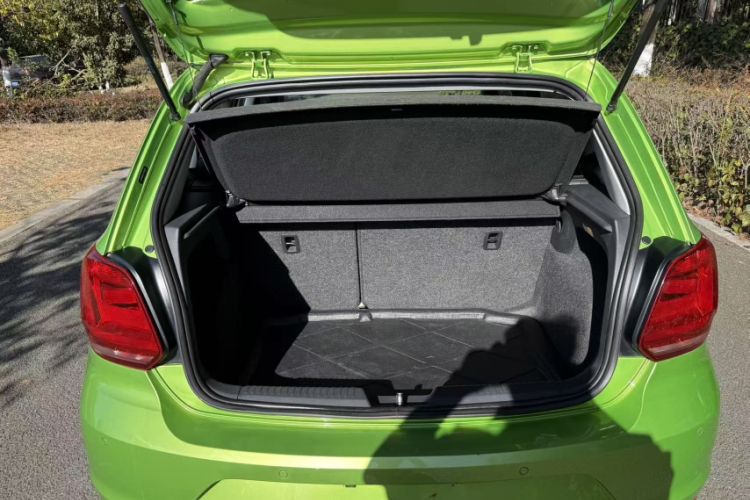 Used Volkswagen Polo 2014 1.6L Automatic Luxury Edition Trunk