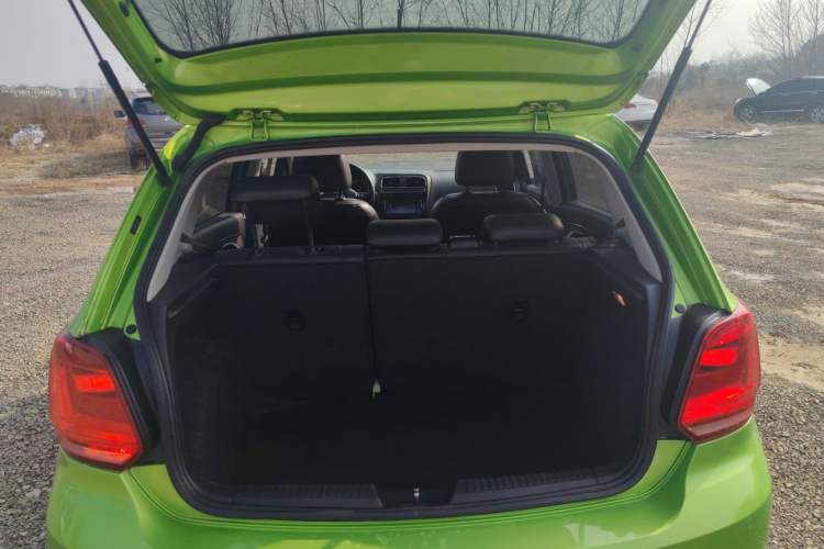 Used Volkswagen Polo 2014 1.6L Automatic Luxury Edition Trunk