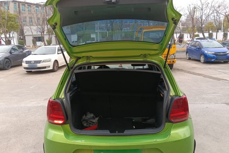 Used Volkswagen Polo 2014 1.6L Automatic Luxury Edition Trunk