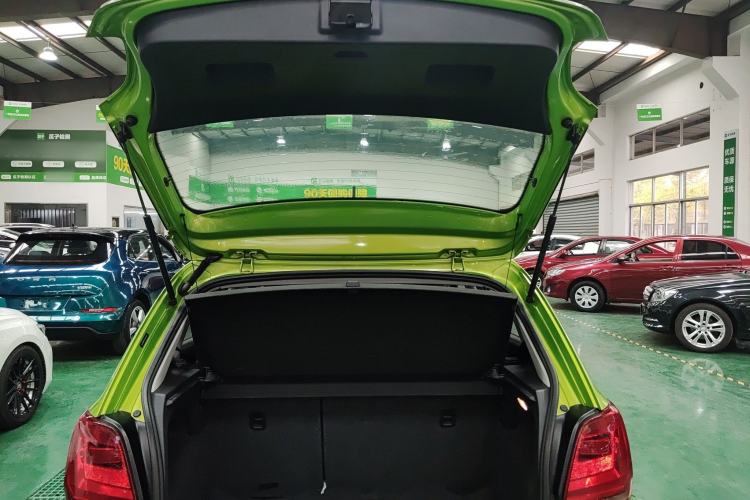 Used Volkswagen Polo 2014 1.6L Automatic Luxury Edition Trunk
