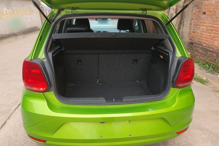 Used Volkswagen Polo 2014 1.6L Automatic Luxury Edition Trunk