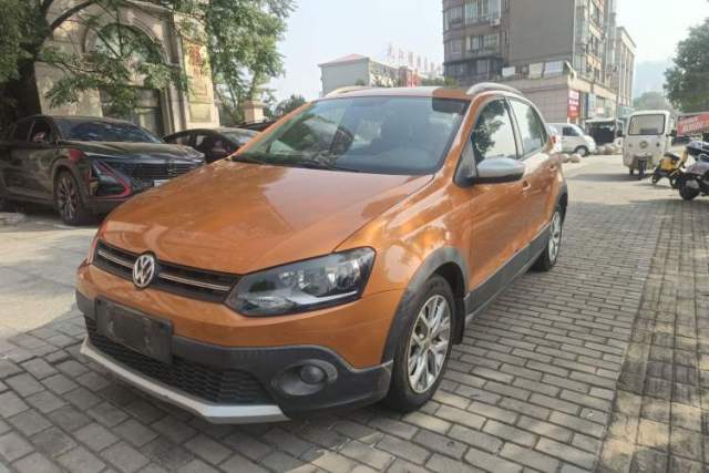 Ojetý Volkswagen Polo 2014 1.6L Cross Polo Automatic
