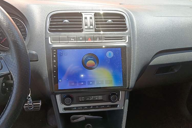 Used Volkswagen Polo 2014 1.6L Cross Polo Automatic Audio And AC Panel
