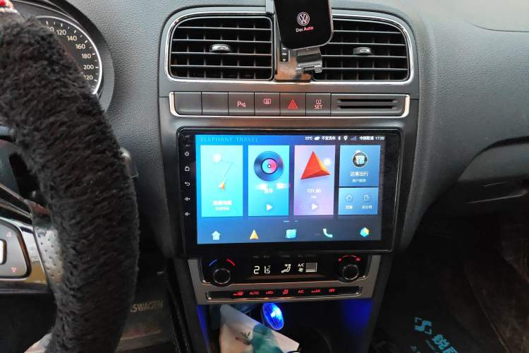 Used Volkswagen Polo 2014 1.6L Cross Polo Automatic Audio And AC Panel