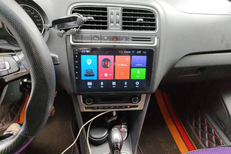 Used Volkswagen Polo 2014 1.6L Cross Polo Automatic Audio And AC Panel