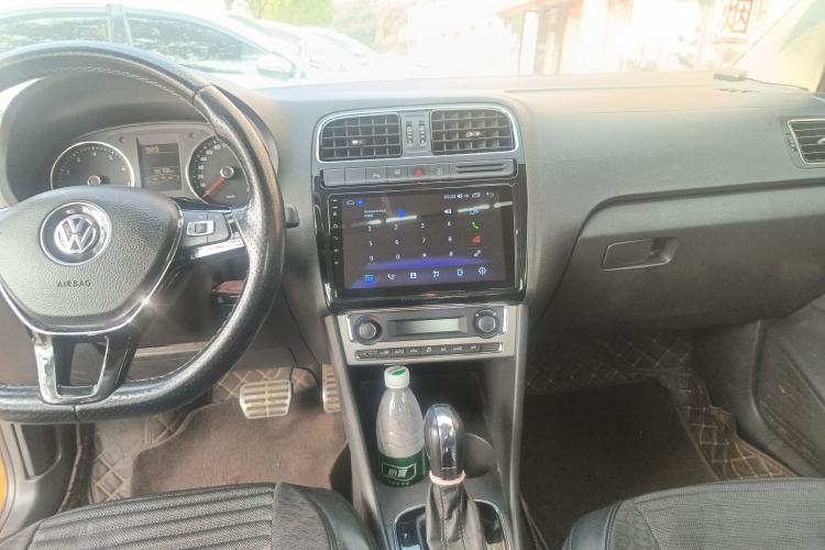 Used Volkswagen Polo 2014 1.6L Cross Polo Automatic Audio And AC Panel