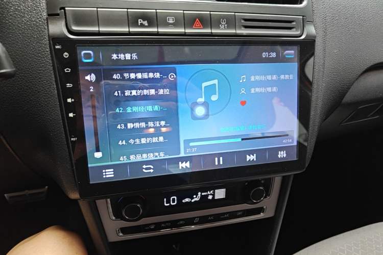Used Volkswagen Polo 2014 1.6L Cross Polo Automatic Audio And AC Panel