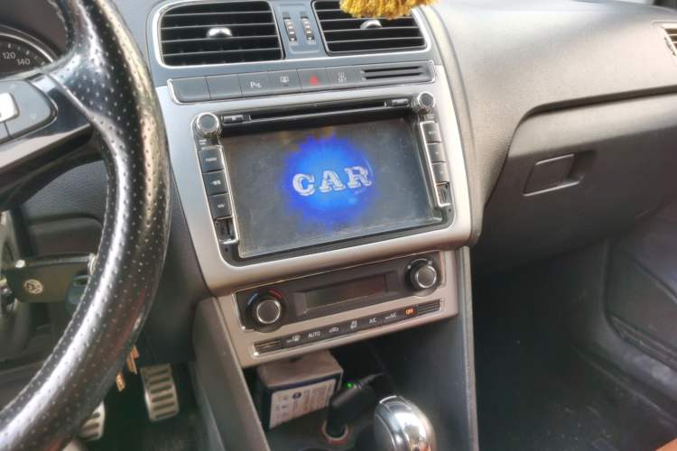 Used Volkswagen Polo 2014 1.6L Cross Polo Automatic Audio And AC Panel