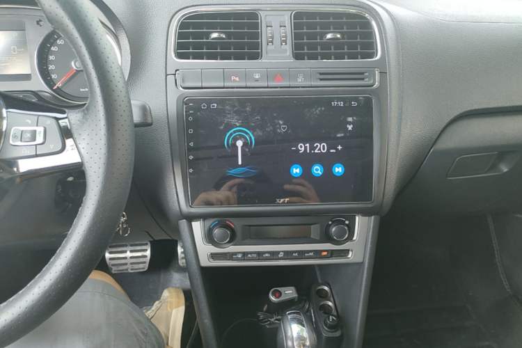 Used Volkswagen Polo 2014 1.6L Cross Polo Automatic Audio And AC Panel