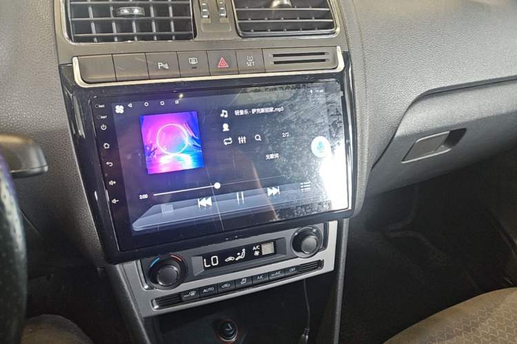 Used Volkswagen Polo 2014 1.6L Cross Polo Automatic Audio And AC Panel