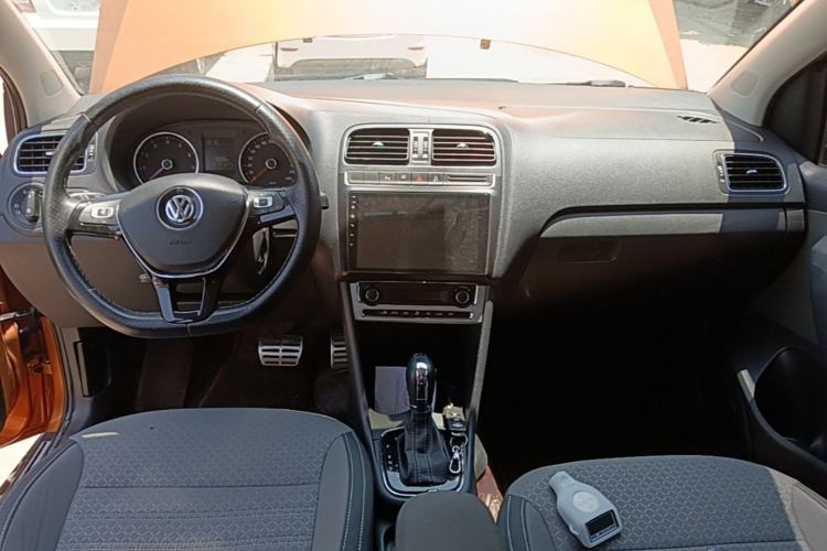 Used Volkswagen Polo 2014 1.6L Cross Polo Automatic Center Console