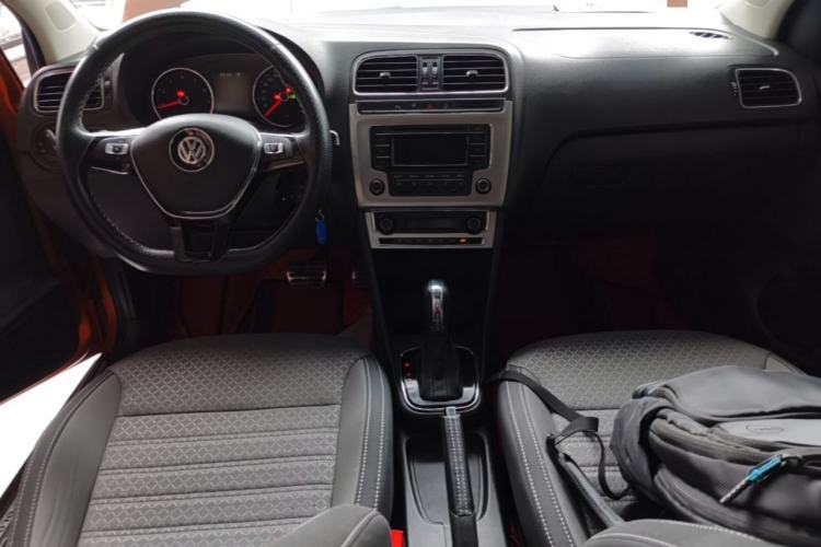 Used Volkswagen Polo 2014 1.6L Cross Polo Automatic Center Console