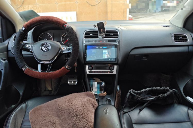 Used Volkswagen Polo 2014 1.6L Cross Polo Automatic Center Console