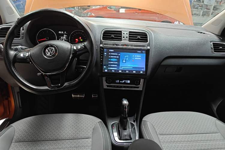 Used Volkswagen Polo 2014 1.6L Cross Polo Automatic Center Console