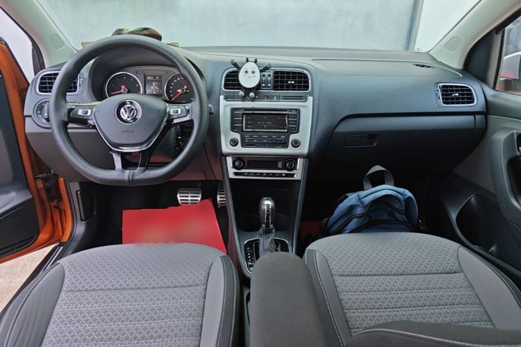 Used Volkswagen Polo 2014 1.6L Cross Polo Automatic Center Console