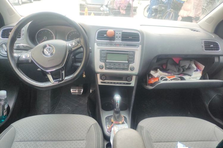 Used Volkswagen Polo 2014 1.6L Cross Polo Automatic Center Console