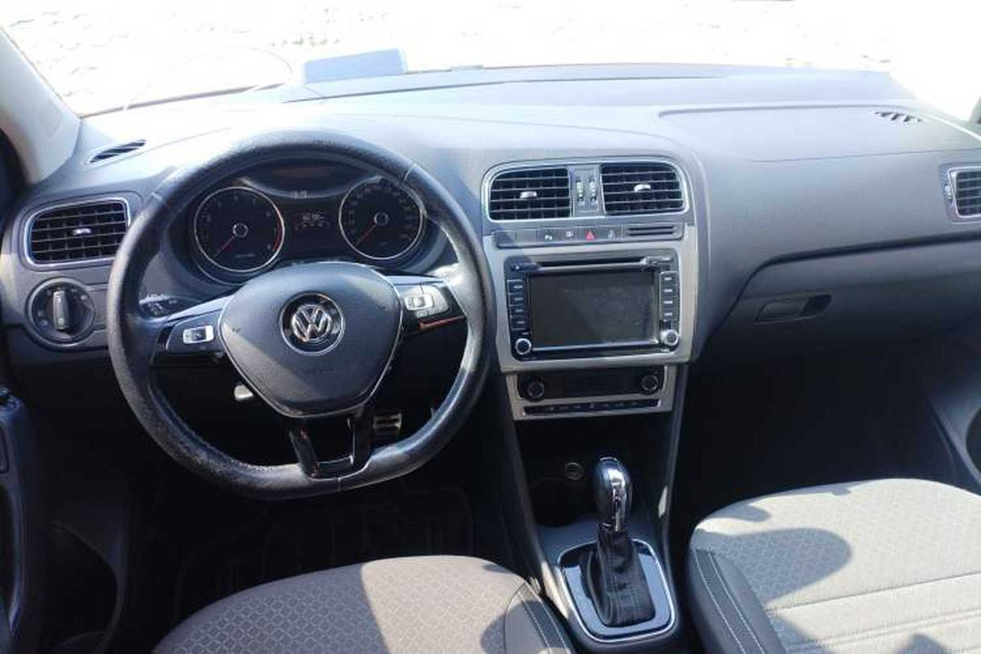 Used Volkswagen Polo 2014 1.6L Cross Polo Automatic Center Console