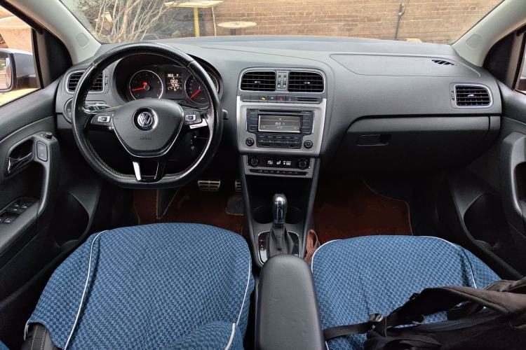Used Volkswagen Polo 2014 1.6L Cross Polo Automatic Center Console