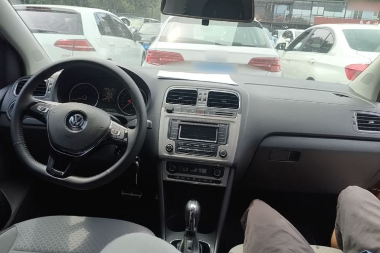Used Volkswagen Polo 2014 1.6L Cross Polo Automatic Center Console
