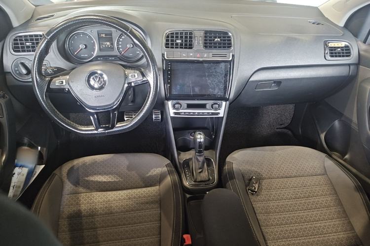 Used Volkswagen Polo 2014 1.6L Cross Polo Automatic Center Console