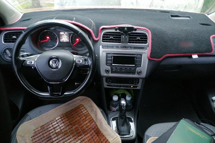 Used Volkswagen Polo 2014 1.6L Cross Polo Automatic Center Console