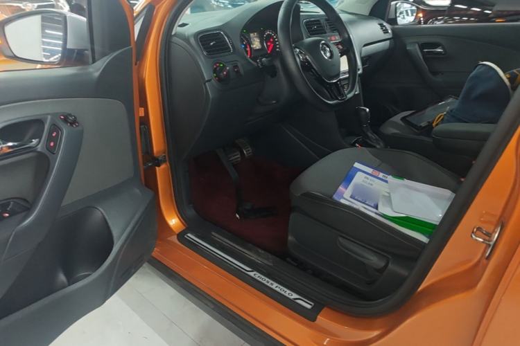 Used Volkswagen Polo 2014 1.6L Cross Polo Automatic Driver Seat