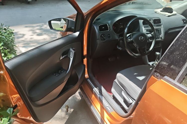 Used Volkswagen Polo 2014 1.6L Cross Polo Automatic Driver Seat