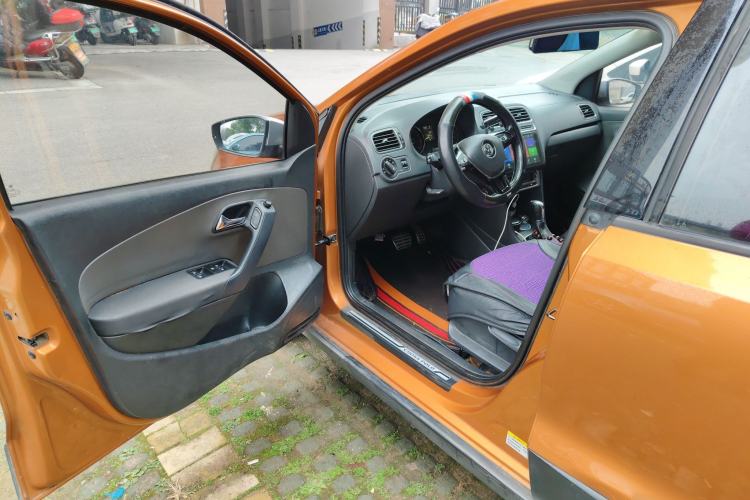 Used Volkswagen Polo 2014 1.6L Cross Polo Automatic Driver Seat