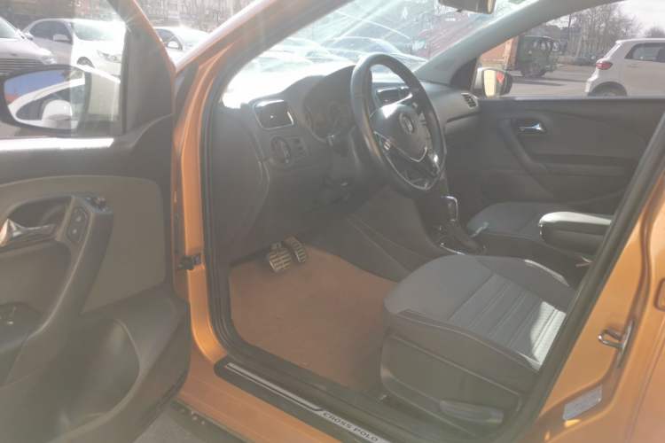 Used Volkswagen Polo 2014 1.6L Cross Polo Automatic Driver Seat