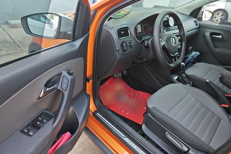 Used Volkswagen Polo 2014 1.6L Cross Polo Automatic Driver Seat